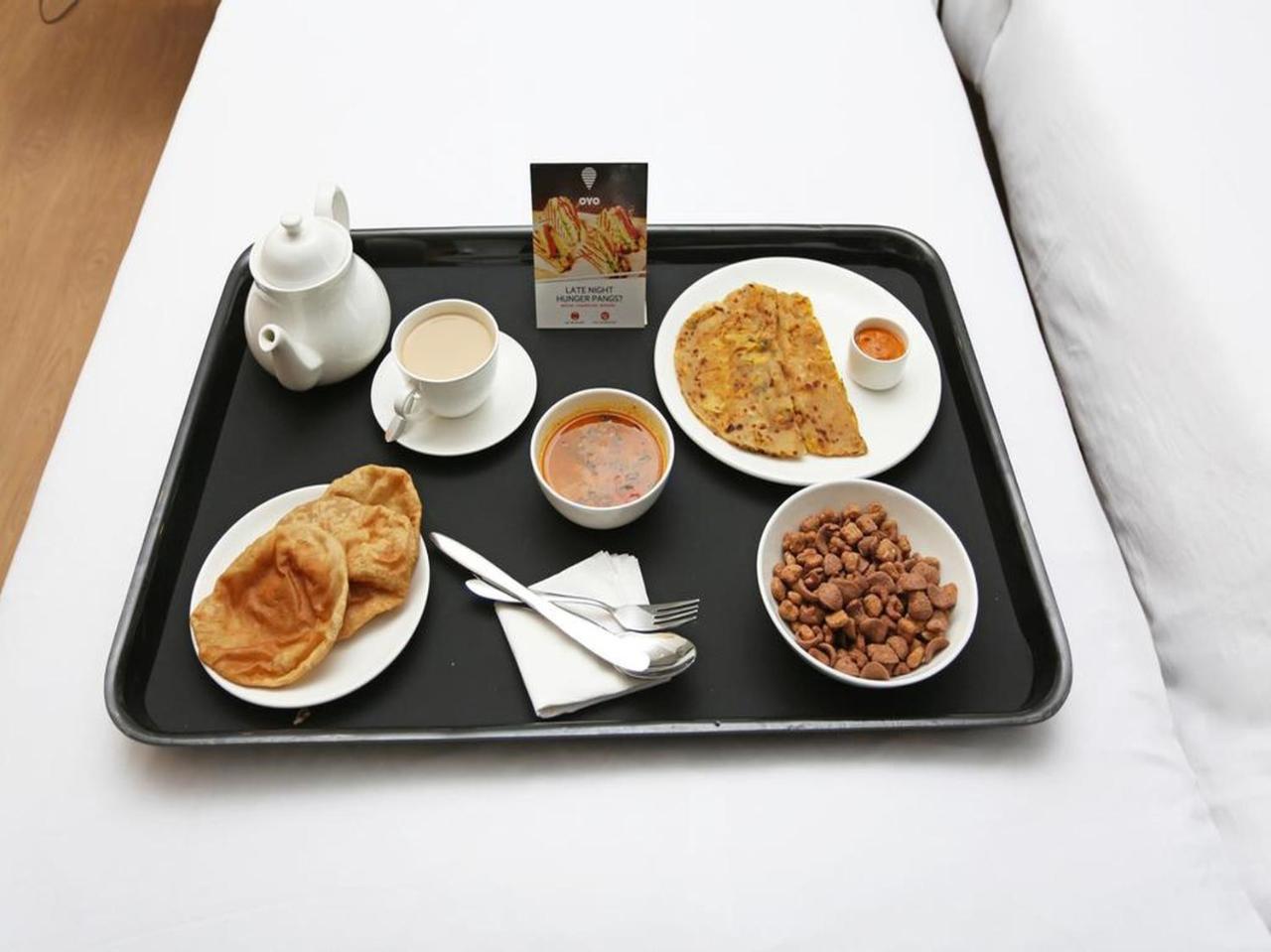 Oyo 1524 Hotel Vaani Continental Kanpur Bagian luar foto