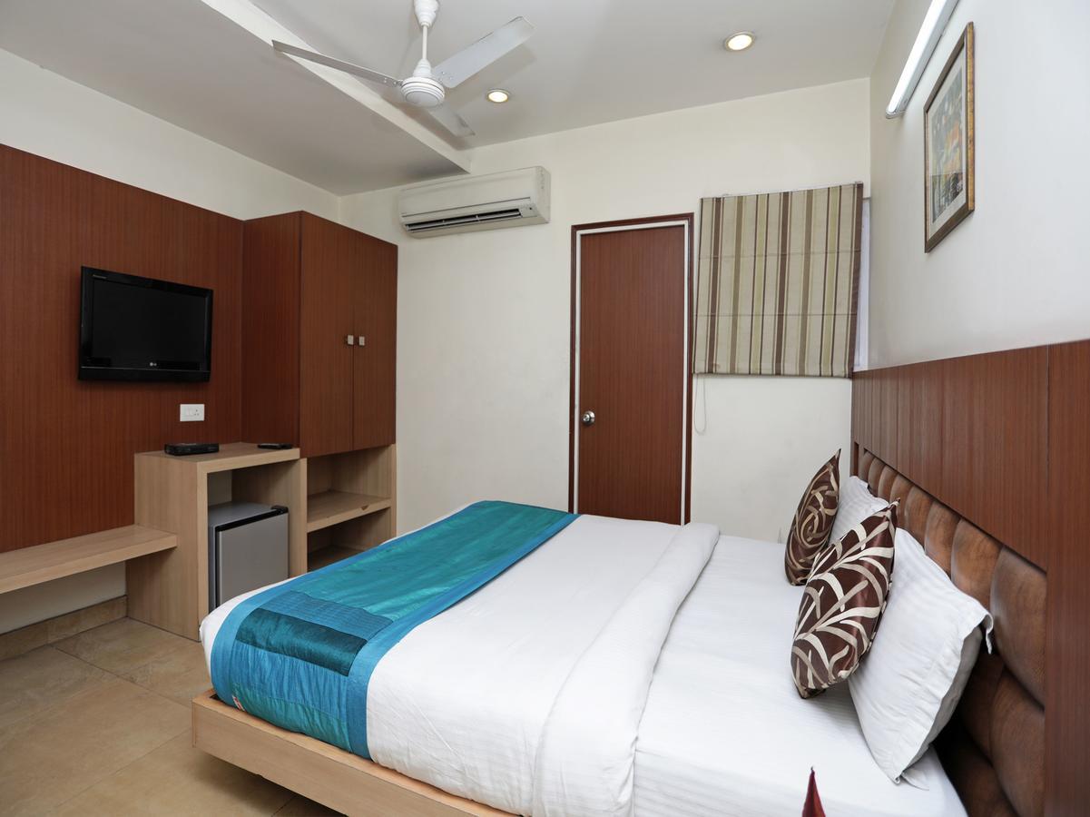 Oyo 1524 Hotel Vaani Continental Kanpur Bagian luar foto