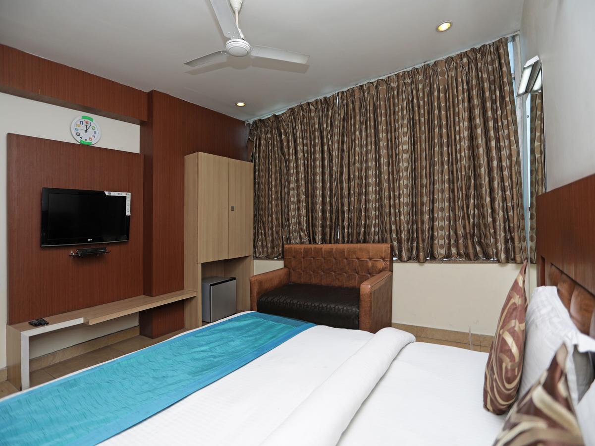 Oyo 1524 Hotel Vaani Continental Kanpur Bagian luar foto