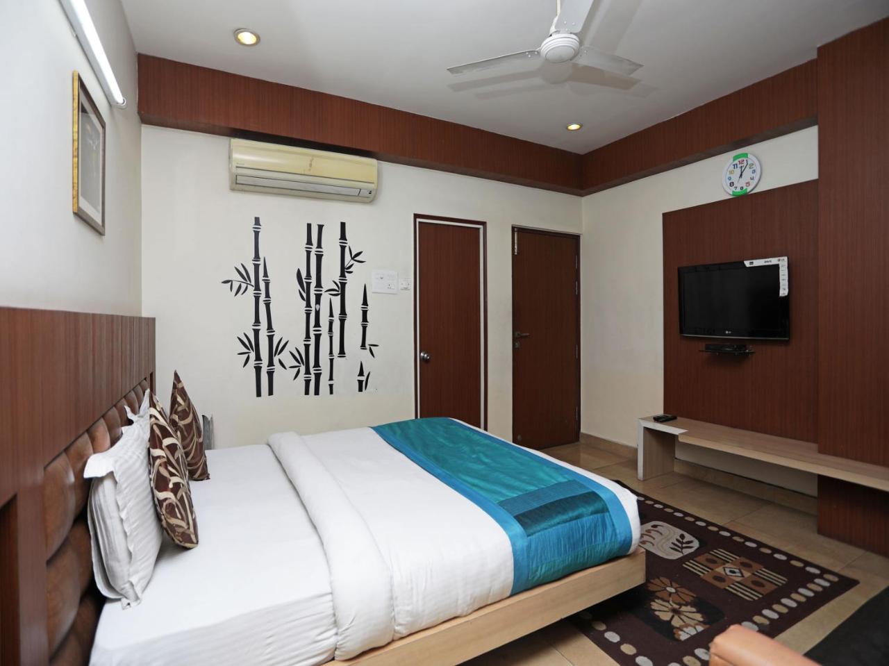 Oyo 1524 Hotel Vaani Continental Kanpur Bagian luar foto