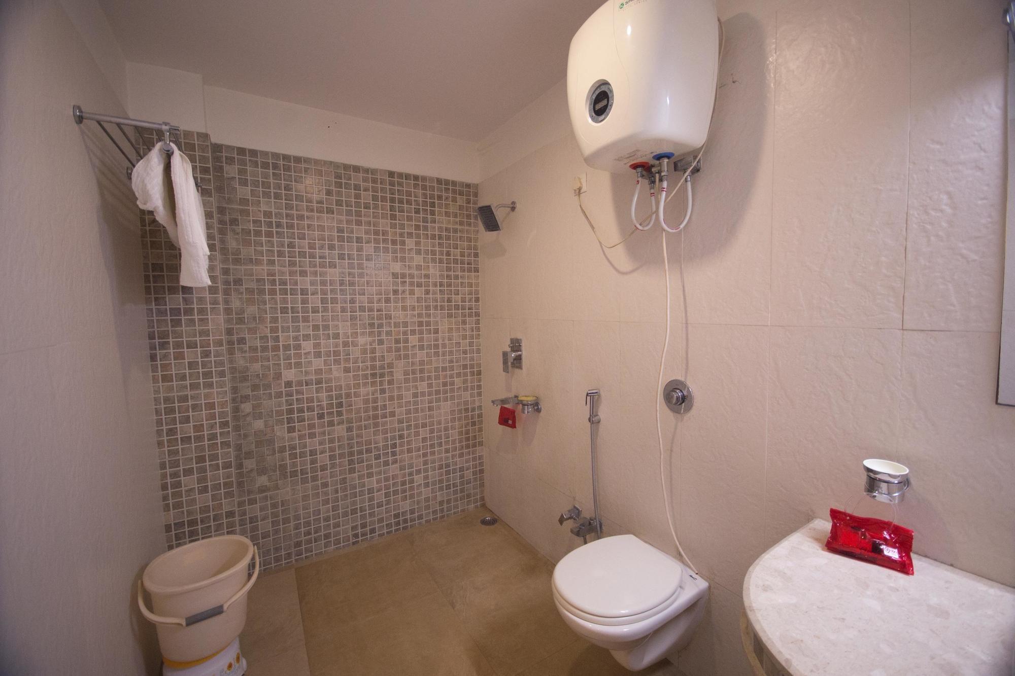 Oyo 1524 Hotel Vaani Continental Kanpur Bagian luar foto